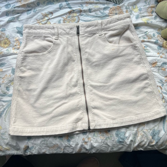 American Eagle white corduroy zip up mini skirt - Picture 2 of 5